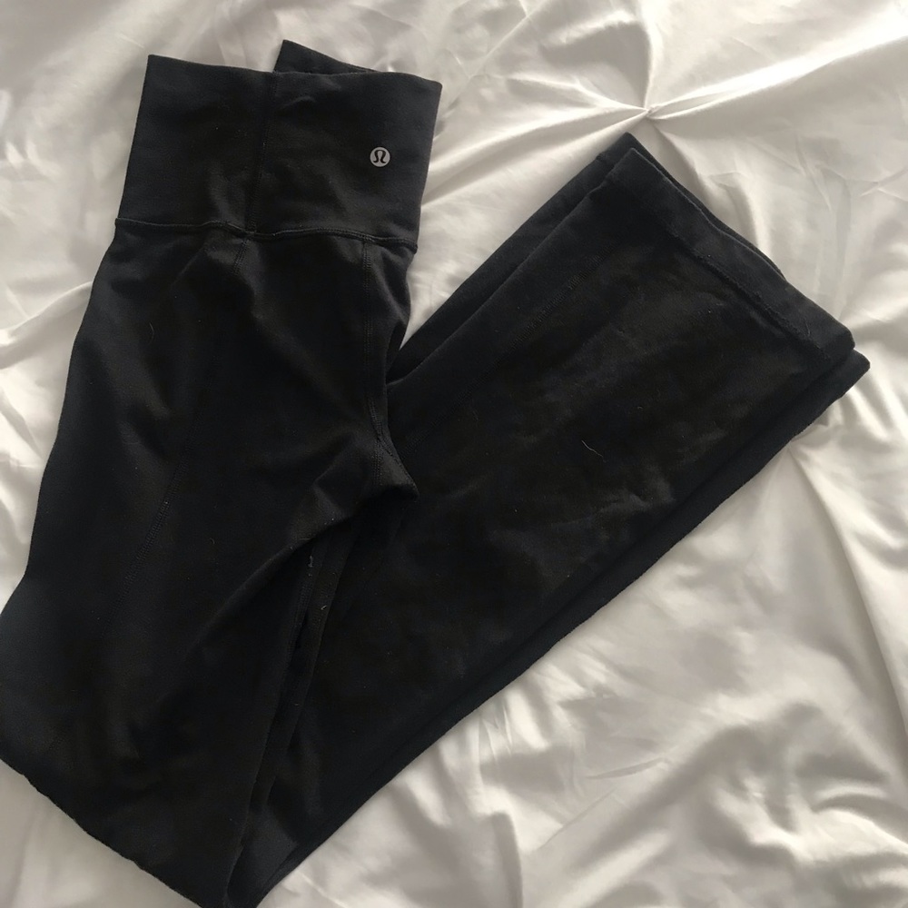 LULULEMON BOOTCUT YOGAS!! 🍋